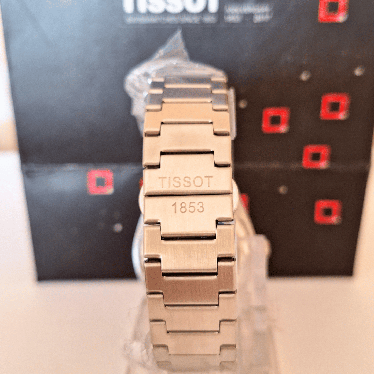 Tissot PRX ظهر شفاف